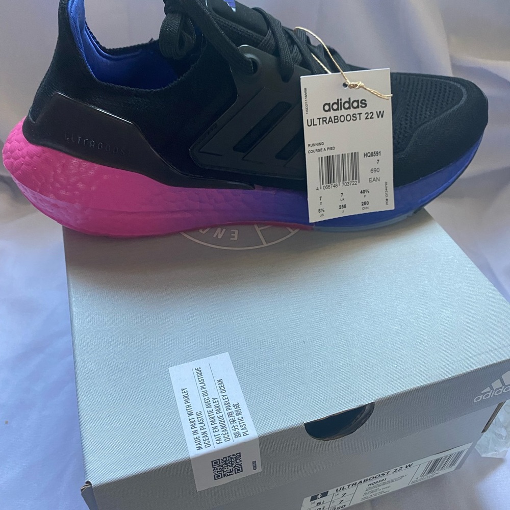 BRAND NEW In box! Womens Adidas Ultraboost size 8.5 HQ8591
